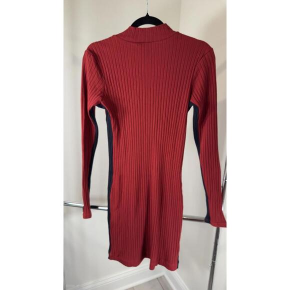 Chic Ribbed Long Sleeve Dress - Red & Navy - Picture 2 of 3